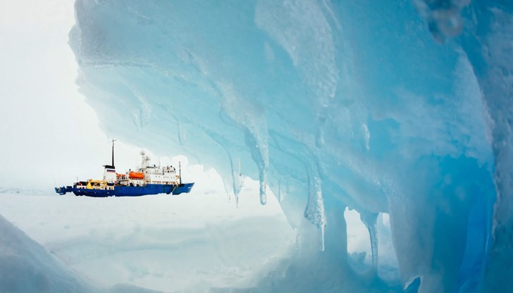 Температурите на целия Антарктически полуостров са били с повече от 2 градуса Целзий по-високи от обичайните, каза климатолог