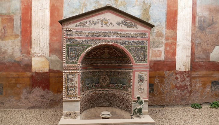 През годините стотици посетители на археологическите разкопки в Италия са връщали малки артефакти от Помпей, казвайки, че те са им донесли единствено лош късмет