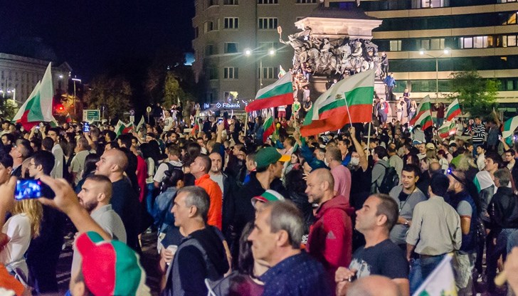 Не стихва гражданското недоволство, въпреки студеното време