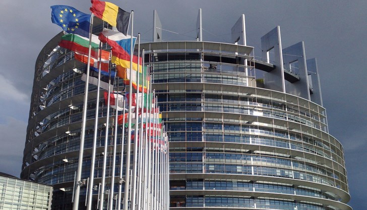 Отбелязва се, че постоянният отказ от съобразяване с основните ценности на ЕС е заплаха за Общността