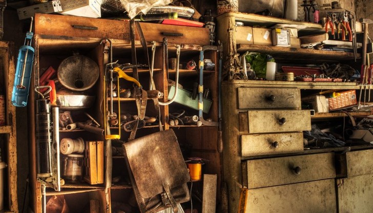 Жената намерила избеното помещение отворено, като веригата заедно с катинара, с които е била заключила вратата, липсвали Жената намерила избеното помещение отворено, като веригата заедно с катинара, с които е била заключила вратата, липсвали