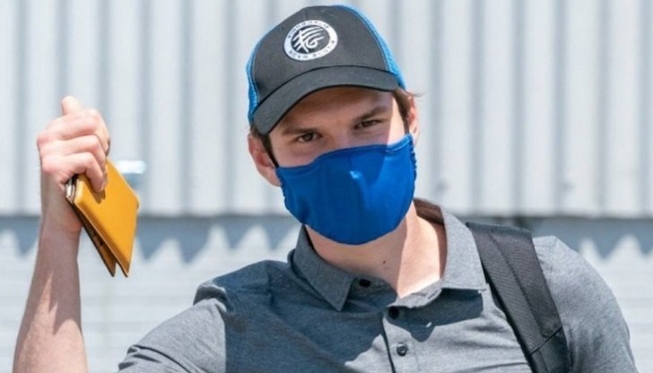 Според медиите в САЩ, той ще получава по 2,425 млн. долара на година