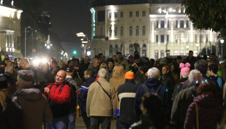 Недоволните граждани се събраха в триъгълника на властта, блокираха бул. "Цар Освободител"