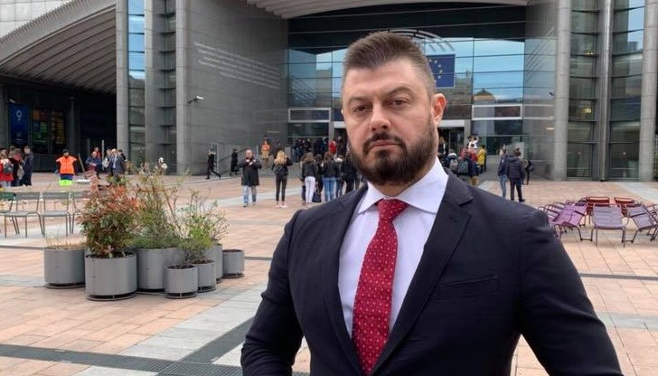 Пия два антибиотика и маларон вече 10 дни, за да прескоча трапа Пия два антибиотика и маларон вече 10 дни, за да прескоча трапа