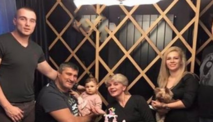 Роденият в Русе Любо Ганев има двама сина – Евтим и Любо, както и внучка Любомира
