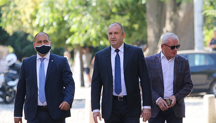 Инициативата е под патронажа на държавния глава, започва през 2003 година и носи името на световноизвестния изобретател на първия електронен цифров компютър