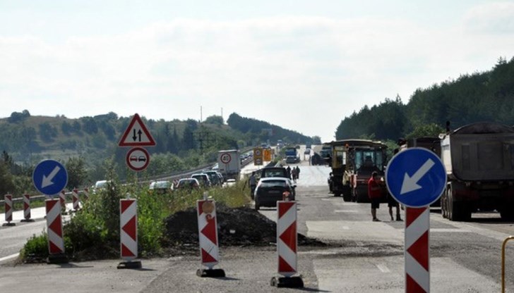 Магистралите ни излизат солени не просто заради калпаво изпълнение, а заради напълно липсващия контрол и тоталното безхаберие на държавата Магистралите ни излизат солени не просто заради калпаво изпълнение, а заради напълно липсващия контрол и тоталното безхаберие на държавата
