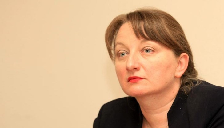 Сачева беше направена на кайма и тотално унизена от журналист, на който кухите ѝ зазубрени фрази не минават Сачева беше направена на кайма и тотално унизена от журналист, на който кухите ѝ зазубрени фрази не минават