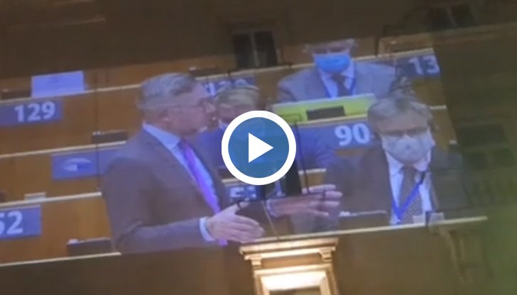 Проф. Минеков с включване от Брюксел