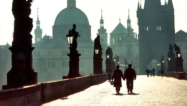 Призракът Ковид се завърна в Европа и попари усещането за нормалност от лятото Призракът Ковид се завърна в Европа и попари усещането за нормалност от лятото