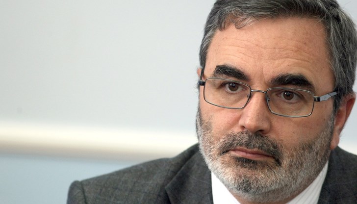 "Да се самоизолираме и да пазим близките си при опасност" – съветва доц. Кунчев – "Рано или късно този вирус ще се самоограничи"