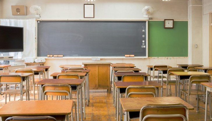 Преустановяват се посещенията в дискотеки, пиано-бар, нощен бар, нощни клубове и други подобни нощни заведения за развлечения на закрито