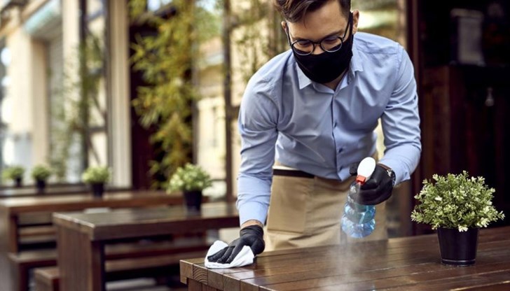 Българската хотелиерска и ресторантьорска асоциация обвини кметовете, че изземват неформално властта от здравното министерство и НОЩ