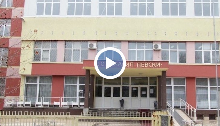 Зам.-кметът твърди, че липсата на маски на входа на СУ „Васил Левски“ във въпросната сутрин се дължало на лоша вътрешна организация