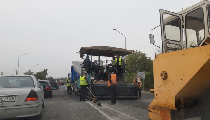 Движението се регулира от служители на МВР и знаци