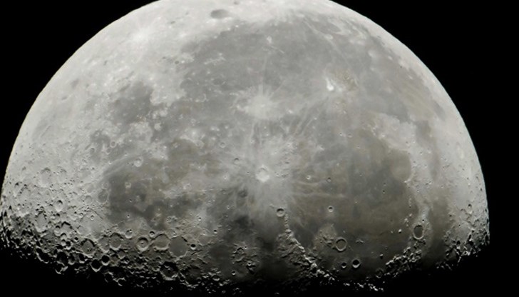 Водата е ценен ресурс за бъдещите мисии с хора на Луната, като ще се използва не само за пиене, но и за материал за гориво Водата е ценен ресурс за бъдещите мисии с хора на Луната, като ще се използва не само за пиене, но и за материал за гориво