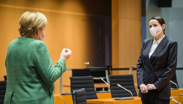 Беларуският опозиционен лидер посети днес фрагмент от Берлинската стена Беларуският опозиционен лидер посети днес фрагмент от Берлинската стена