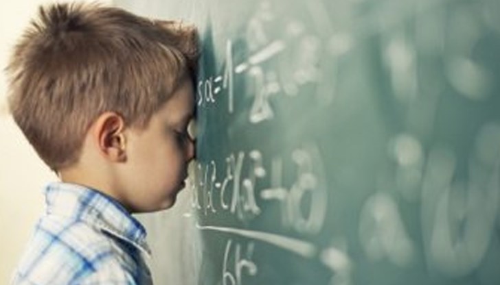 Специално за математиката анализи на МОН показаха, че часовете по този предмет не са достатъчни за усвояване на заложените в учебните програми компетентности, затова и министерството обеща да увеличи леко часовете им Специално за математиката анализи на МОН показаха, че часовете по този предмет не са достатъчни за усвояване на заложените в учебните програми компетентности, затова и министерството обеща да увеличи леко часовете им