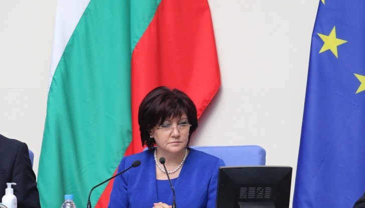 Близо четири часа продължиха дебатите преди гласуването на предложението за предсрочното прекратяване мандата на Краянчева