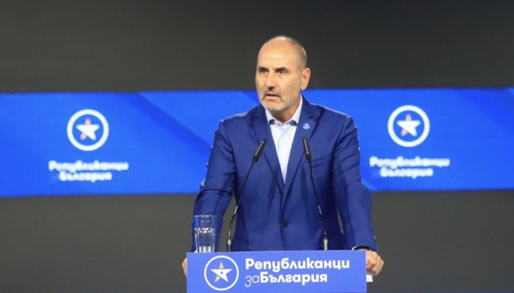 Трябва да се ограничим от политиканстването, защото с популизма, който наблюдаваме през последните години никой не решава проблемите", каза още Цветанов Трябва да се ограничим от политиканстването, защото с популизма, който наблюдаваме през последните години никой не решава проблемите", каза още Цветанов