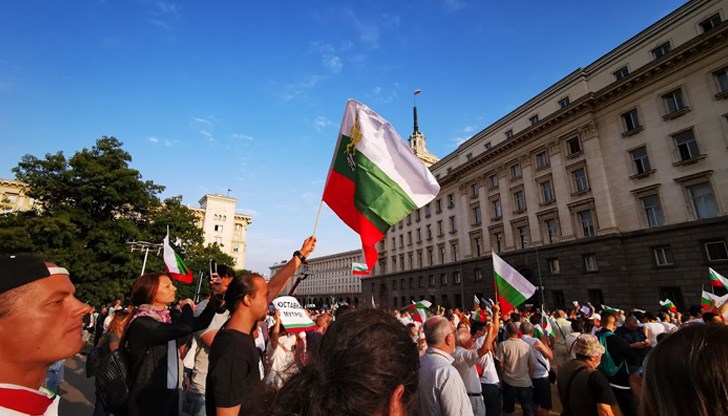 Младите и напредничави хора говорят различни езици, но не и този на настоящите правителство и парламент Младите и напредничави хора говорят различни езици, но не и този на настоящите правителство и парламент