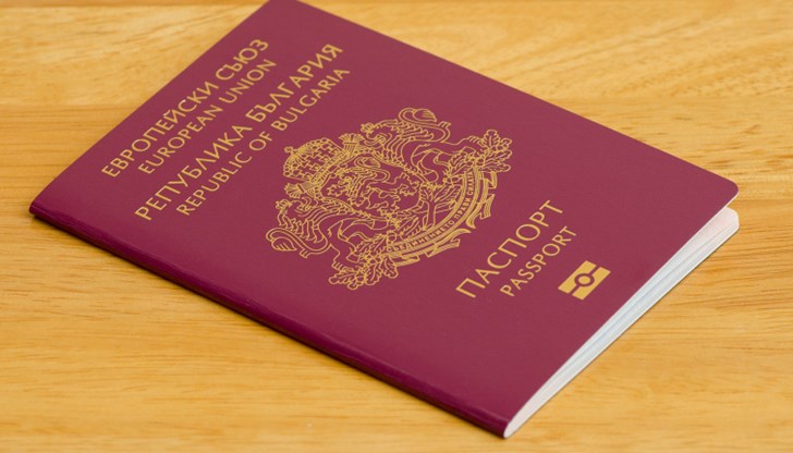 Британското правителство реши да върне паспортите с аргумента, че личните карти са по-малко сигурни