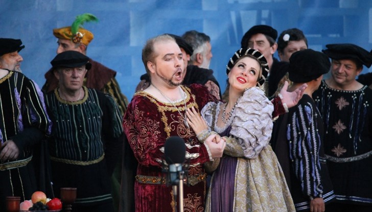 В спектакъла участват хор, балет и оркестър на Държавната опера в Русе