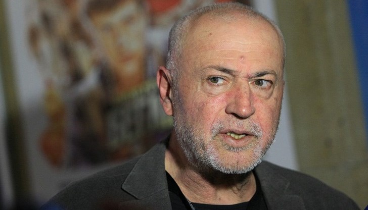 Режисьорът снима лентата изцяло с дарения