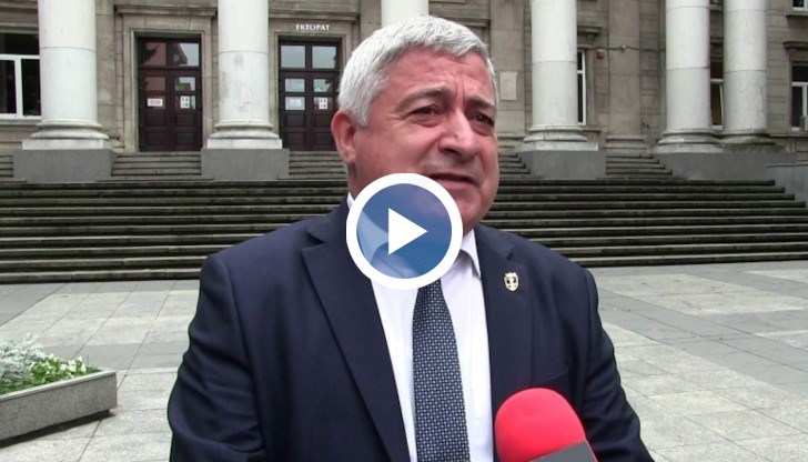 Преминаването в онлайн обучение е във връзка с усложняващата се епидемична обстановка и увеличаващия се брой на положителни проби в Русенска област и с цел опазване на здравето на академичната общност