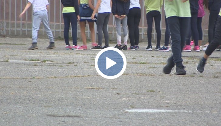 Причината – телефонът на здравната инспекция, с който директорката разполага, е изключен