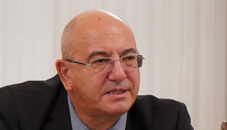 Не е достатъчно да обичате града, дайте нещо от себе си в бюджета, купете една станция, преоборудвайте, заяви той