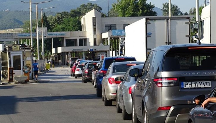 Ще се пропускат само гръцки граждани с леки автомобили и автобуси