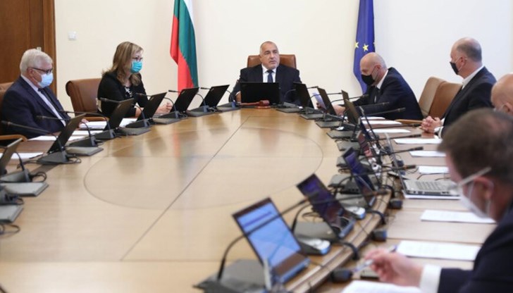 Премиерът Бойко Борисов разпореди на здравния министър проф. Костадин Ангелов много точно да се опише кога трябва да се носи маска на открито Премиерът Бойко Борисов разпореди на здравния министър проф. Костадин Ангелов много точно да се опише кога трябва да се носи маска на открито