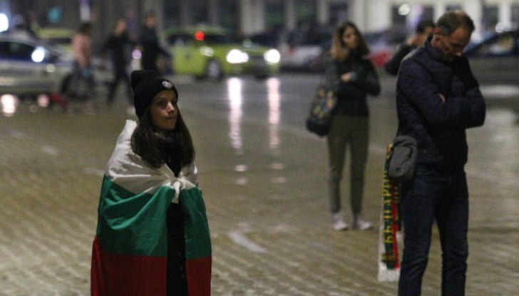 Недоволните българи продължават да искат оставките на Борисов и Гешев Недоволните българи продължават да искат оставките на Борисов и Гешев