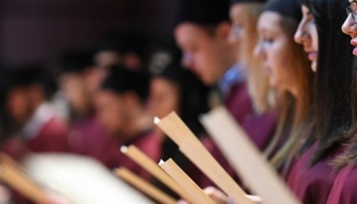 Нов випуск от 42 медицински сестри и 23 акушерки завърши в Плевен