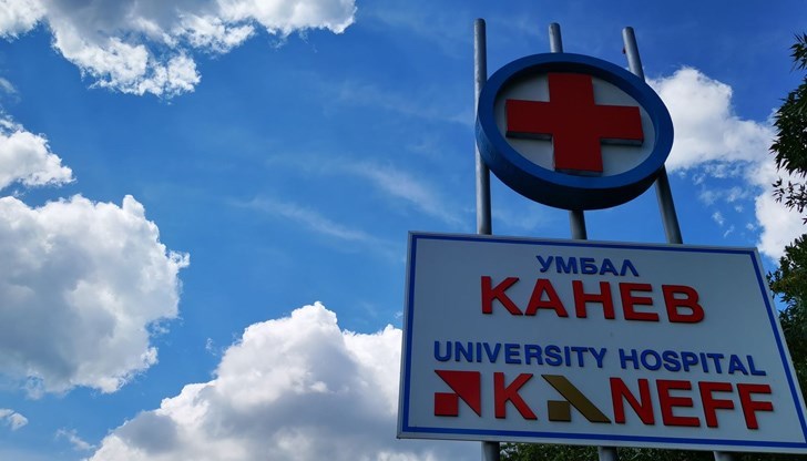 В момента възрастната жена е хоспитализирана в Университетска болница „Канев“ в стабилно състояние
