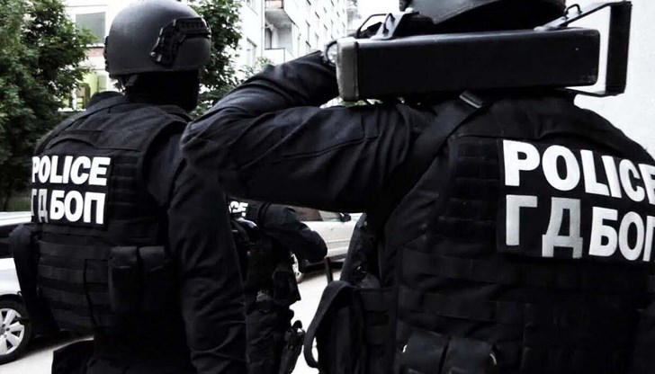 Нито един път не се коментира и поведението на служителите, които буквално грубиянстват и обиждат при тези операции Нито един път не се коментира и поведението на служителите, които буквално грубиянстват и обиждат при тези операции