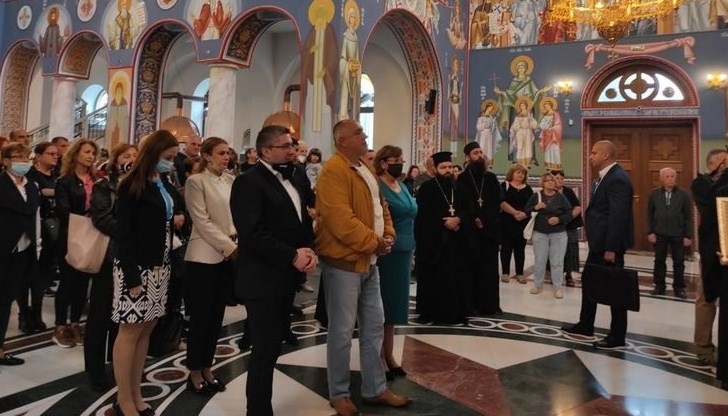 Българският министър-председател е системен нарушител на мерките и редовно или е без маска, или не я слага правилно Българският министър-председател е системен нарушител на мерките и редовно или е без маска, или не я слага правилно