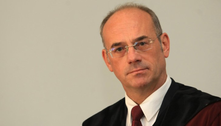 Този доклад е като брюкселска дантела – наглед мек, но може да ни излезе много скъпо