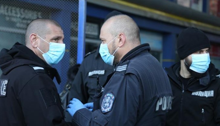 Русенци не носят маски и не спазват дистанция