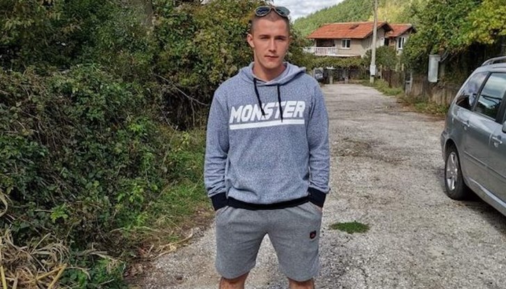 Жената пояснява, че момчето има психически проблем Жената пояснява, че момчето има психически проблем