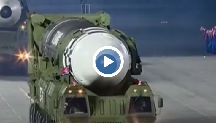 Експертите по въоръжаване са забелязали и оръжие за подводница, за което се смята, че е най-модерната ракета с твърдо гориво, разработена от режима на Ким