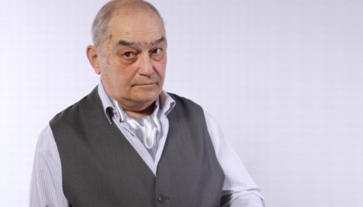 Липсват му усмивките на хората, които е предизвиквал дълги години, както и обичта им, която цял живот е съпътствала професионалния му път