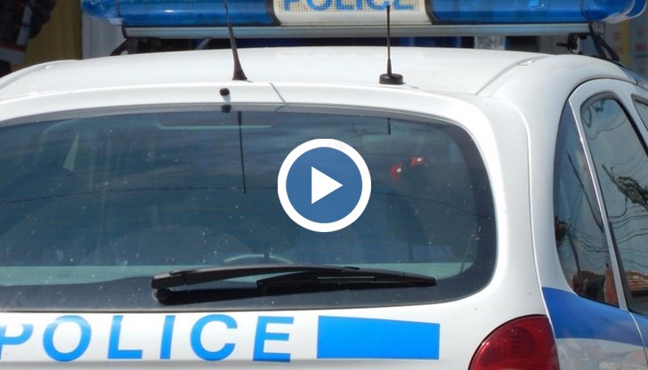 Сигналът за катастрофата между тир и пътнически бус е получен малко преди 6:00 часа тази сутрин