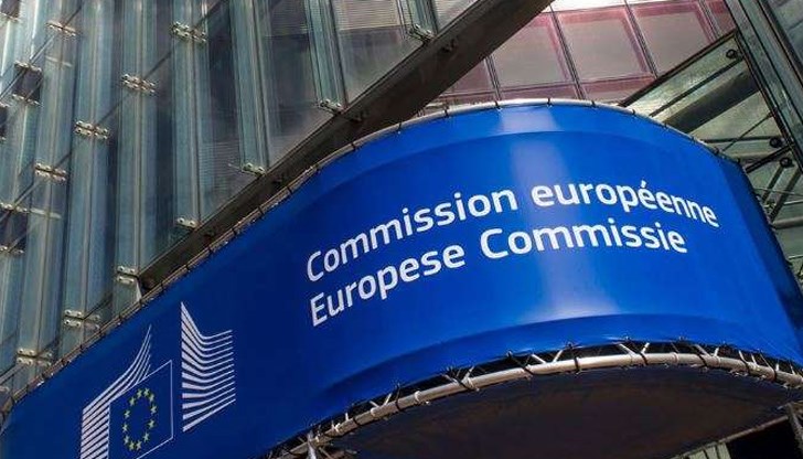 Отправя се искане комисията да използва всички други налични инструменти, включително процедури, свързани с нарушаването на европейските ценности, мярката за върховенство на закона и инструментите на бюджета