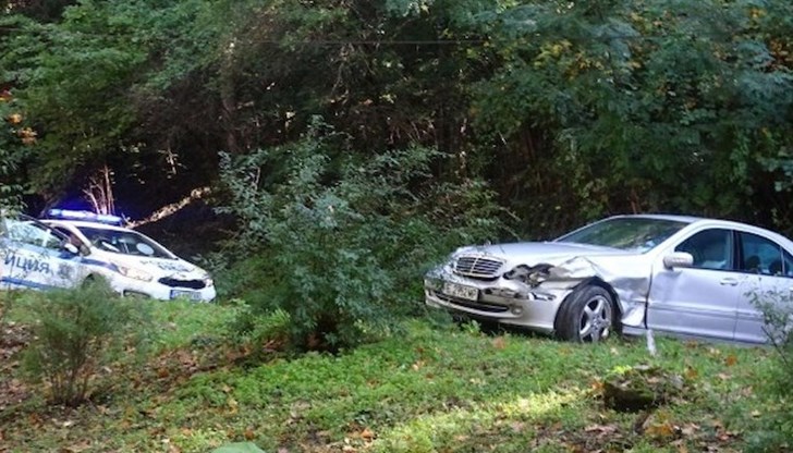 "Тойота-Корола" и "Мерцедес" се удариха в участъка между отбивката за езерото и механа "Воденицата" "Тойота-Корола" и "Мерцедес" се удариха в участъка между отбивката за езерото и механа "Воденицата"