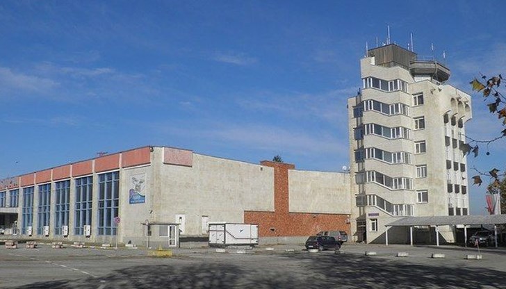 Летището е отдадено от кабинета "Борисов 2" през 2016 г. на концесия на консорциума "Гражданско летище Г. Оряховица 2016", в който участват две български компании Летището е отдадено от кабинета "Борисов 2" през 2016 г. на концесия на консорциума "Гражданско летище Г. Оряховица 2016", в който участват две български компании