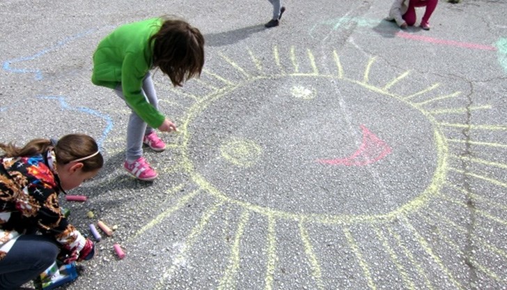 Специално за децата са предвидени рисунки на асфалт