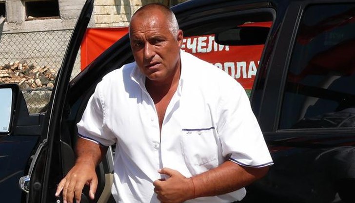 Освен повод за гордост и за безкрайни хвалби с изграденото за „следващите поколения“, магистралното строителство очевидно носи и някои сладки позитиви, заради които си струва човек да поеме тегобите на властта Освен повод за гордост и за безкрайни хвалби с изграденото за „следващите поколения“, магистралното строителство очевидно носи и някои сладки позитиви, заради които си струва човек да поеме тегобите на властта