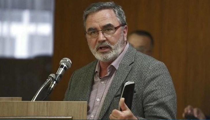 Относно големия брой хоспитализирани пациенти доцент Кунчев каза, че към този момент няма опасност за здравната система, тъй като на този етап са заети около 10 12% от определените за Covid-19 легла Относно големия брой хоспитализирани пациенти доцент Кунчев каза, че към този момент няма опасност за здравната система, тъй като на този етап са заети около 10 12% от определените за Covid-19 легла